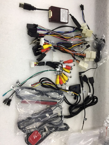 Штатная магнитола Carmedia NM-042-MTK Toyota Corolla E180/E170 2013+ вместо штатной рамки