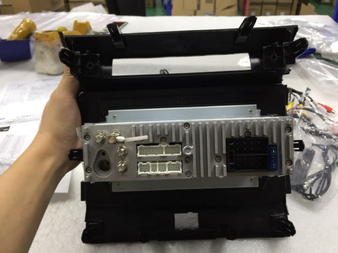 Штатная магнитола Carmedia NM-054-MTK Toyota Land Cruiser 200 (2007-2015) Elegance